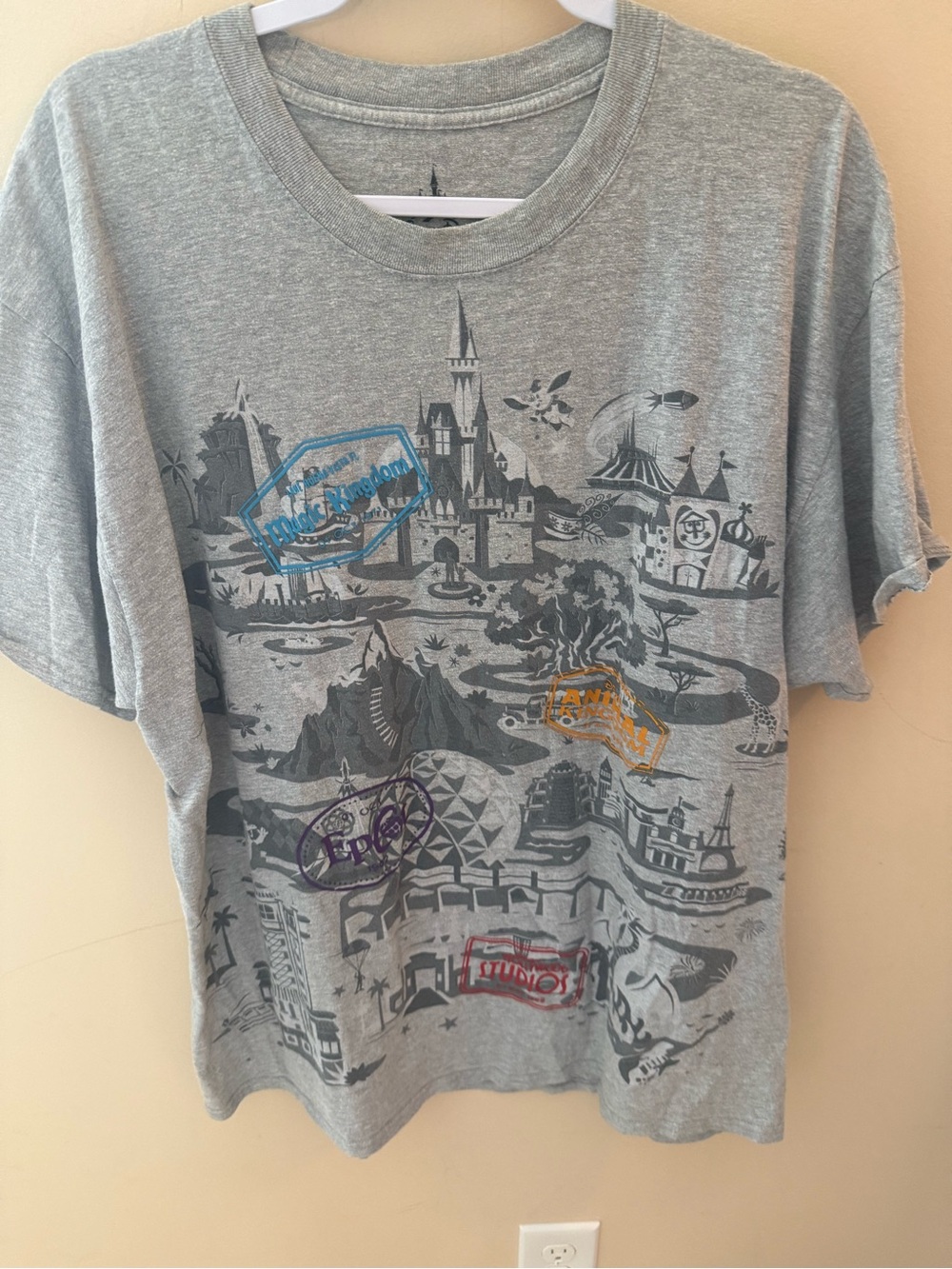 Walt Disney World Parks Attractions Dated Adult T-Shirt size XL